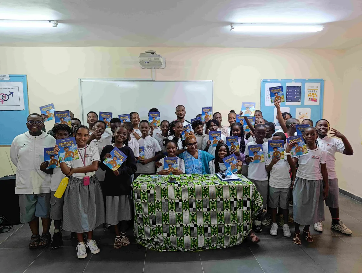 Élèves du groupe Fred & Poppée lors d’une activité de vie scolaire sur le campus d’Abidjan